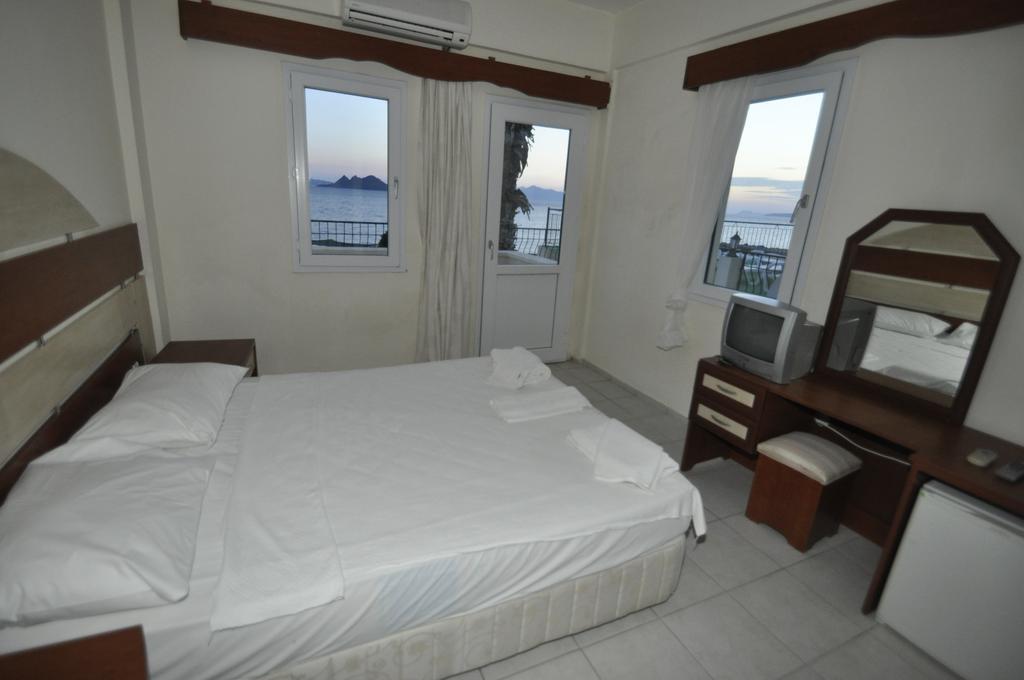 Ado Beach Hotel Turgutreis Exterior foto